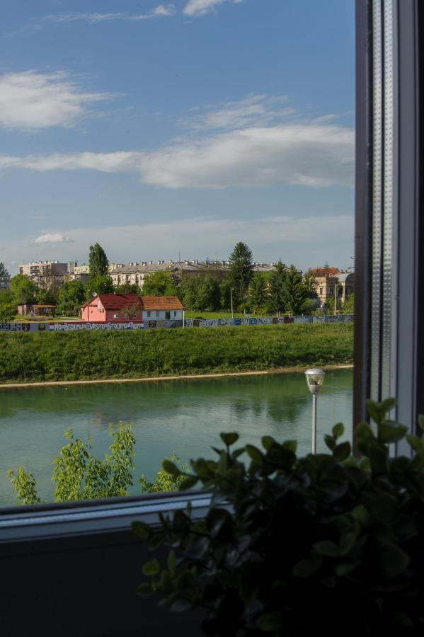 Cozy River View Apartment カルロヴァッツ エクステリア 写真
