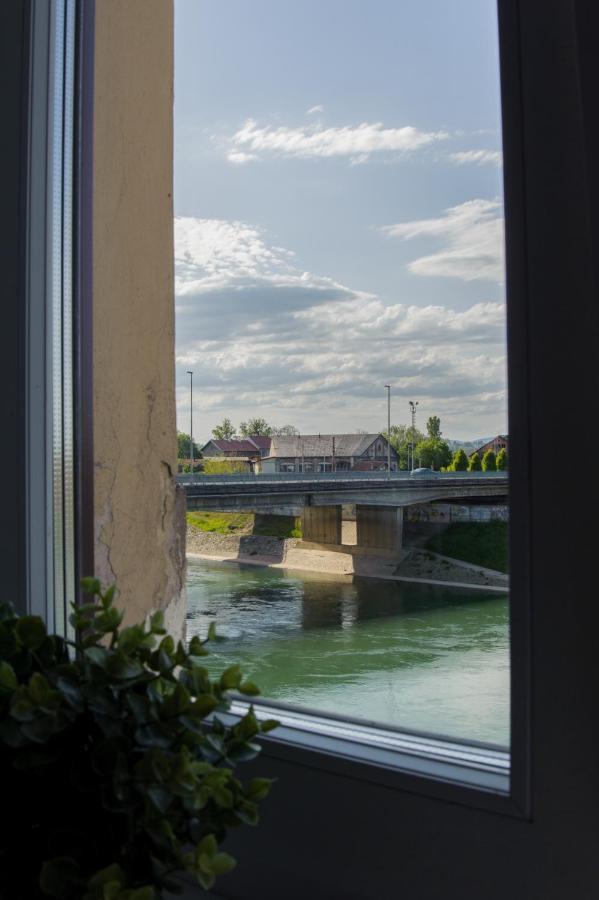 Cozy River View Apartment カルロヴァッツ エクステリア 写真