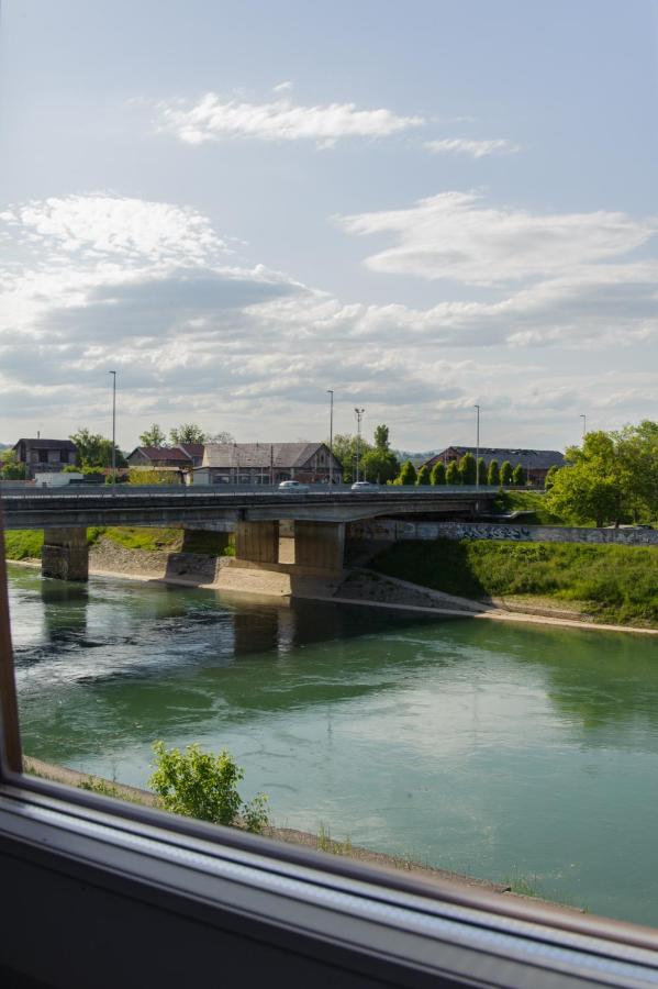 Cozy River View Apartment カルロヴァッツ エクステリア 写真